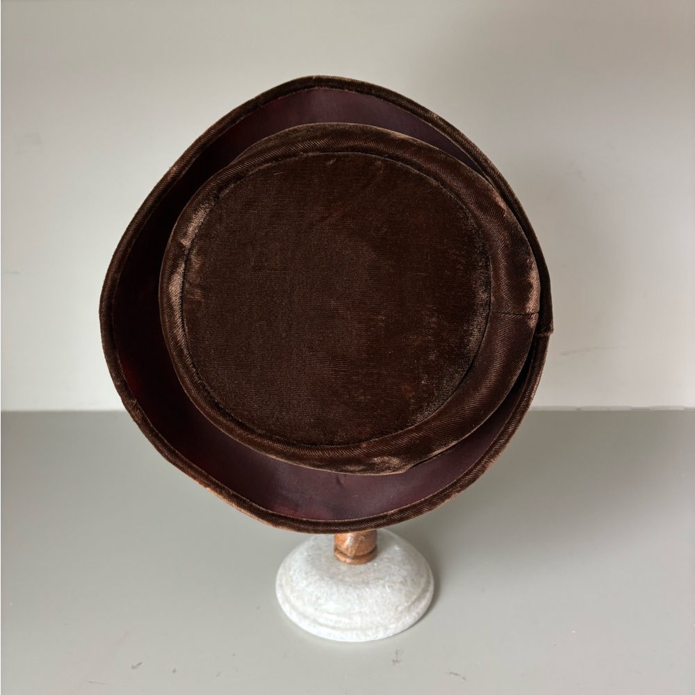 Vintage Union Made Brown Velvet Pillbox Hat Bow Detail 1950s 1960s ADW USA - Picture 6 of 7